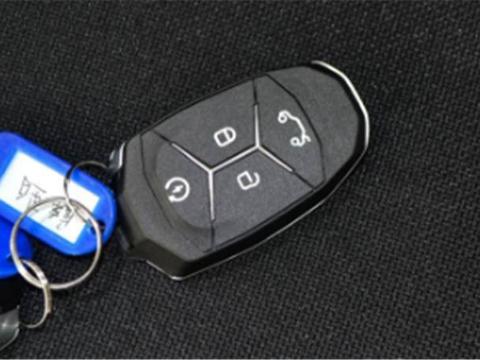 辽宁一辆20万吉利领克01撞石墩，主动刹车不起作用，4S店这么回