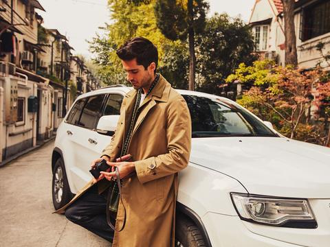 男人到底拥有什么才能满足？给他一台大切诺基就够了