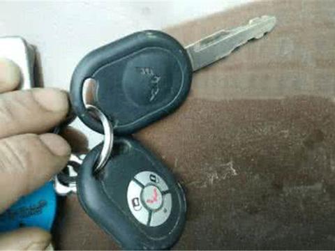 江西一辆5万五菱宏光，贴膜非常黑，被逮住后，没想到车内是这个