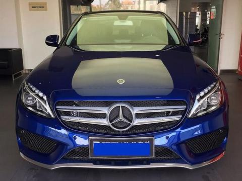 花了34万买辆奔驰C200L，开奥迪A6L的表哥一打开车后，却泪奔了