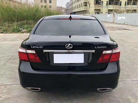 回头率更高，更有格调，这款车18万不输德系豪车。号称陆地小飞机