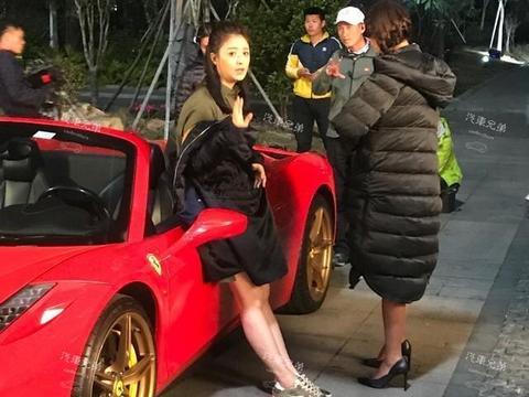 女神也爱法拉利, 蒋欣开着法拉利去拍戏