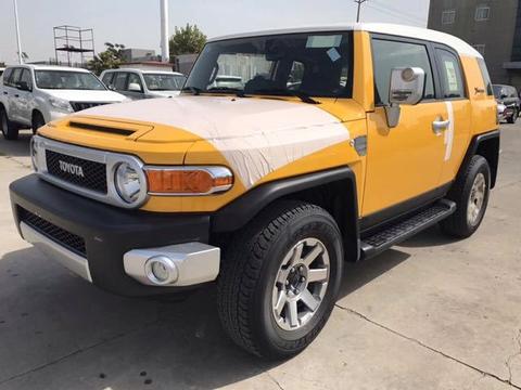 17款丰田酷路泽FJ4.0中东版外观经典复古与时尚前卫于一身