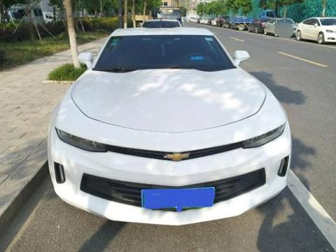 小伙花36万元买辆白色雪佛兰科迈罗，开了一个月后坦言有点后悔了