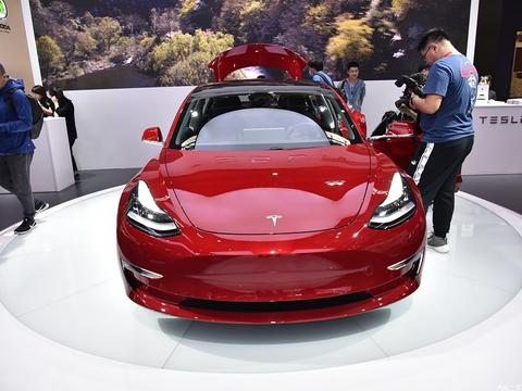 充满电跑900公里，特斯拉新车卖26万，让比亚迪彻底服气