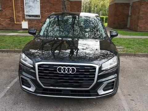 偶遇奥迪Q2，外观相当大气，不足20万，网友：后排坐宠物都费力