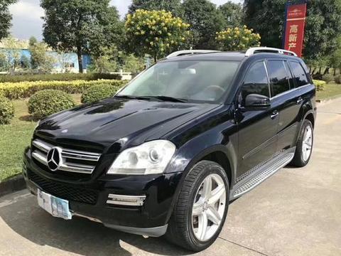 这款奔驰GL550落地价215万，桃木方向盘换挡拨片，如今仅售18万