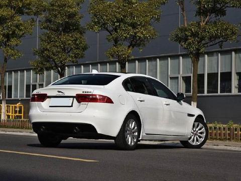 这车比宝马3系牛，一上市狂降4万，配2.0T高低版本发动机