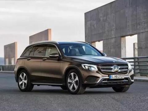 SUV的高通过性和更加宽广的车内空间就成为了很多家庭的新选择