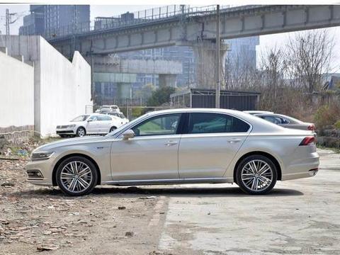 比宝马5豪华，3.0T配四驱，最落魄大众车！曾卖66万现23万卖不动