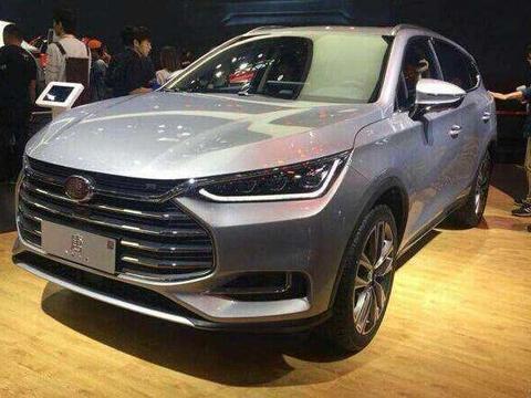 首台比亚迪唐燃油版实车到店! 预售15万起! 尾灯点亮后帅呆了!