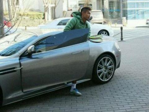 林丹的车打49分，姚明的车打97分，易建联的车打150分