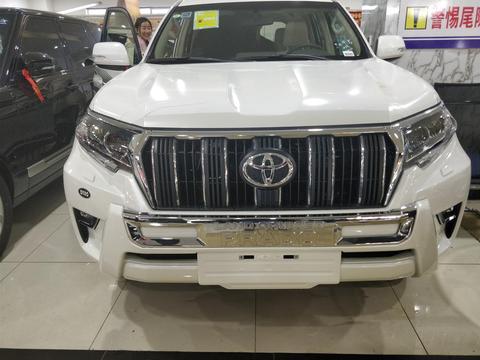 丰田中东版霸道4000TXL两气外挂仿佛钢铁侠一样的夺人的眼神