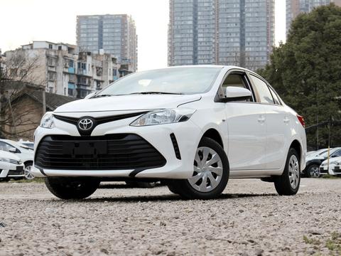 丰田的“开不烂”又降了，5.1L油耗降价2万，现售价不足6万