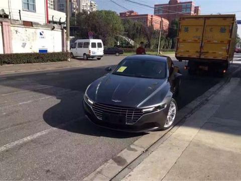 街头偶遇一台神车,网友: 这台“蒙迪欧”比两台宾利都贵!