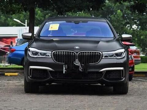 宝马终于也急了，新车一降就是60万，本想叫板奔驰S级，却卖不动