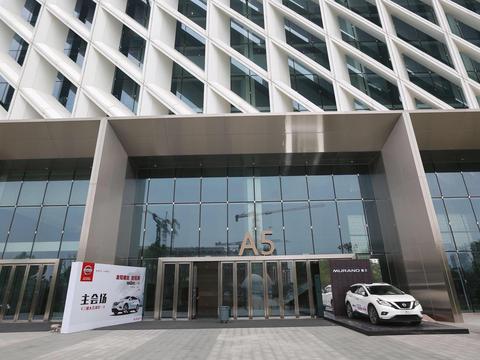 “发现楼兰发现美”武汉收官 黄莺携手黎贝卡解码沉浸视觉艺术