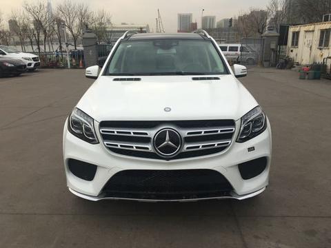 奔驰GLS450引人注目的外观和轩昂大气的风范优雅与价值显露无遗