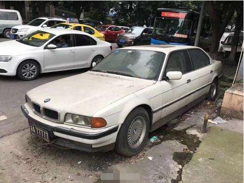 豪车秒变“僵尸车”, 其中缘由, 保安说的一针见血!