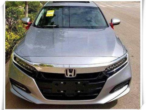 首提十代雅阁冰河银，车主：无所谓机油增不增多，先开半年再说