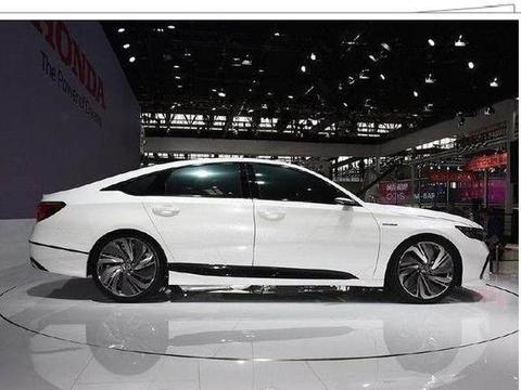 东风狂造新雅阁，颜值反超A4L，买雅阁要后悔了，网友：车尾漂亮