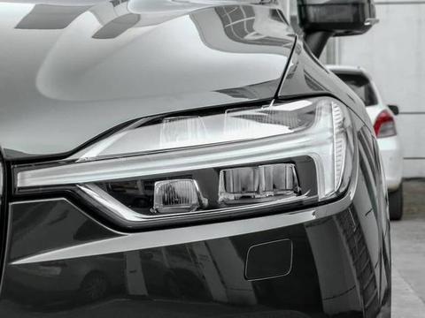 买完奥迪Q5都后悔了！这车安全性高标配城市安全系统却不足40万