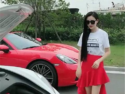 郊区偶遇一辆57万保时捷，看到车主容貌时，恨不得上去要号码！