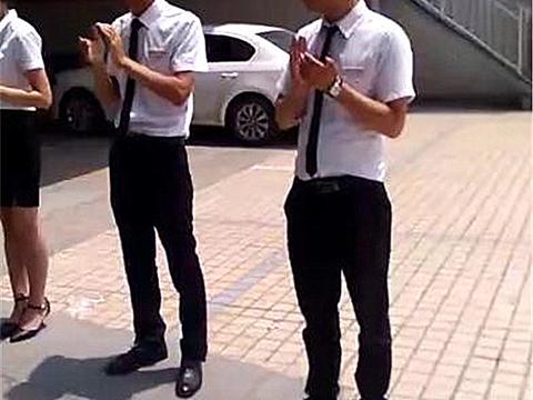 国内首辆朗逸PLUS交车，4S店销售排成长队，纷纷鼓掌！