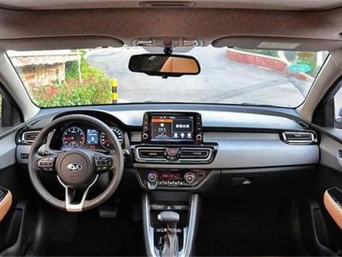 被国产车逼急跌了又跌，这车油耗5L又降2万，帝豪急的干瞪眼！