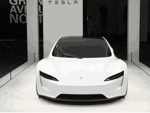 1.9秒破百堪比高铁，扭矩比坦克还高，特斯拉推出超跑了