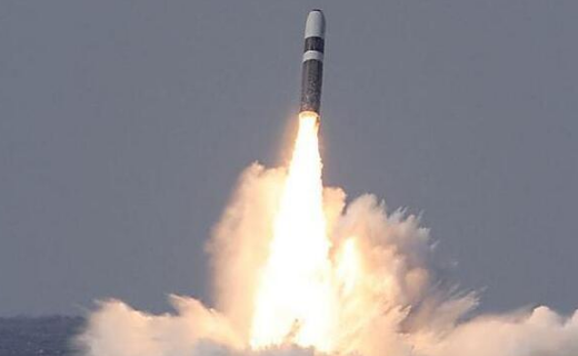 黄海禁航区腾起巨浪,一枚新式导弹飞向西部靶