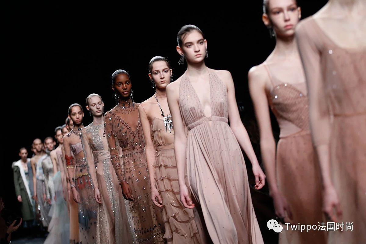 伦敦时装周奇葩设计 农村超模陆仙人走红