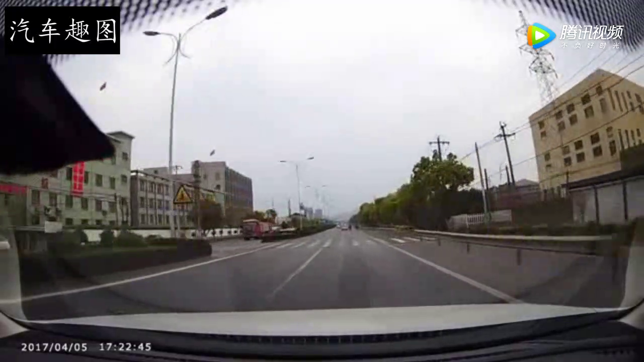 早已经看到电动车，司机选择按喇叭都不踩刹车，真不配开车！