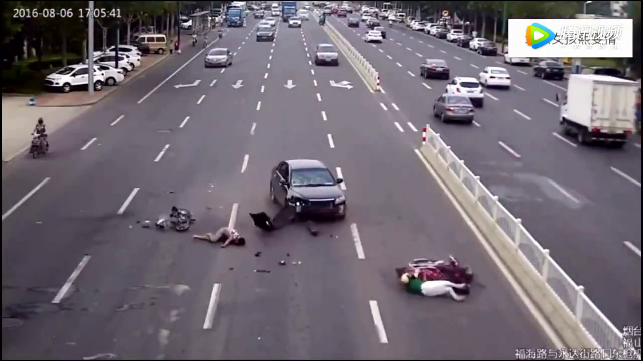 不守规矩的电动车的真的是很可气，看到付出惨痛代价感觉很可怜