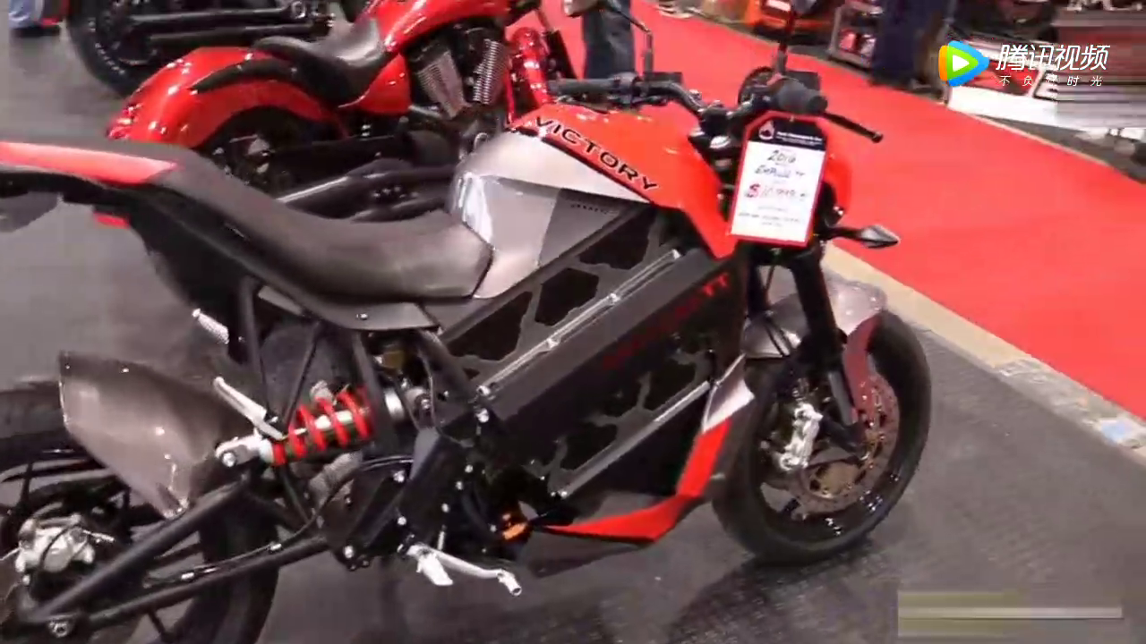 拥有重机车外观的电动车，没有轰鸣声骑着估计怪怪的