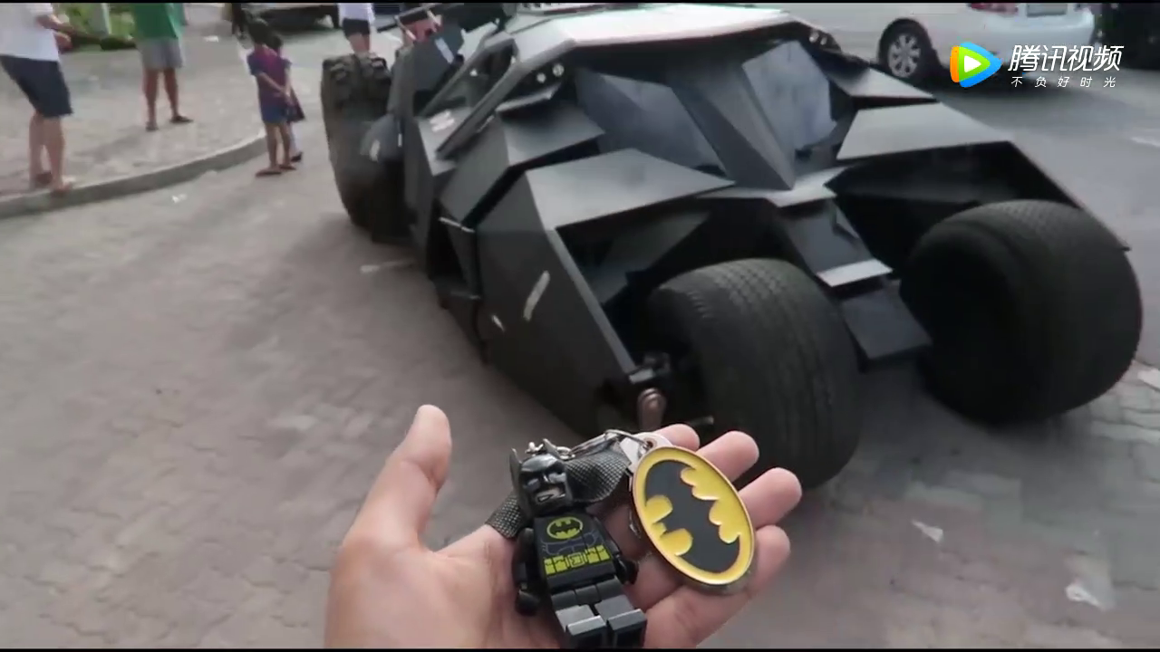 私人订制的超级跑车刚刚到货，看清钥匙后，瞬间想退货了！