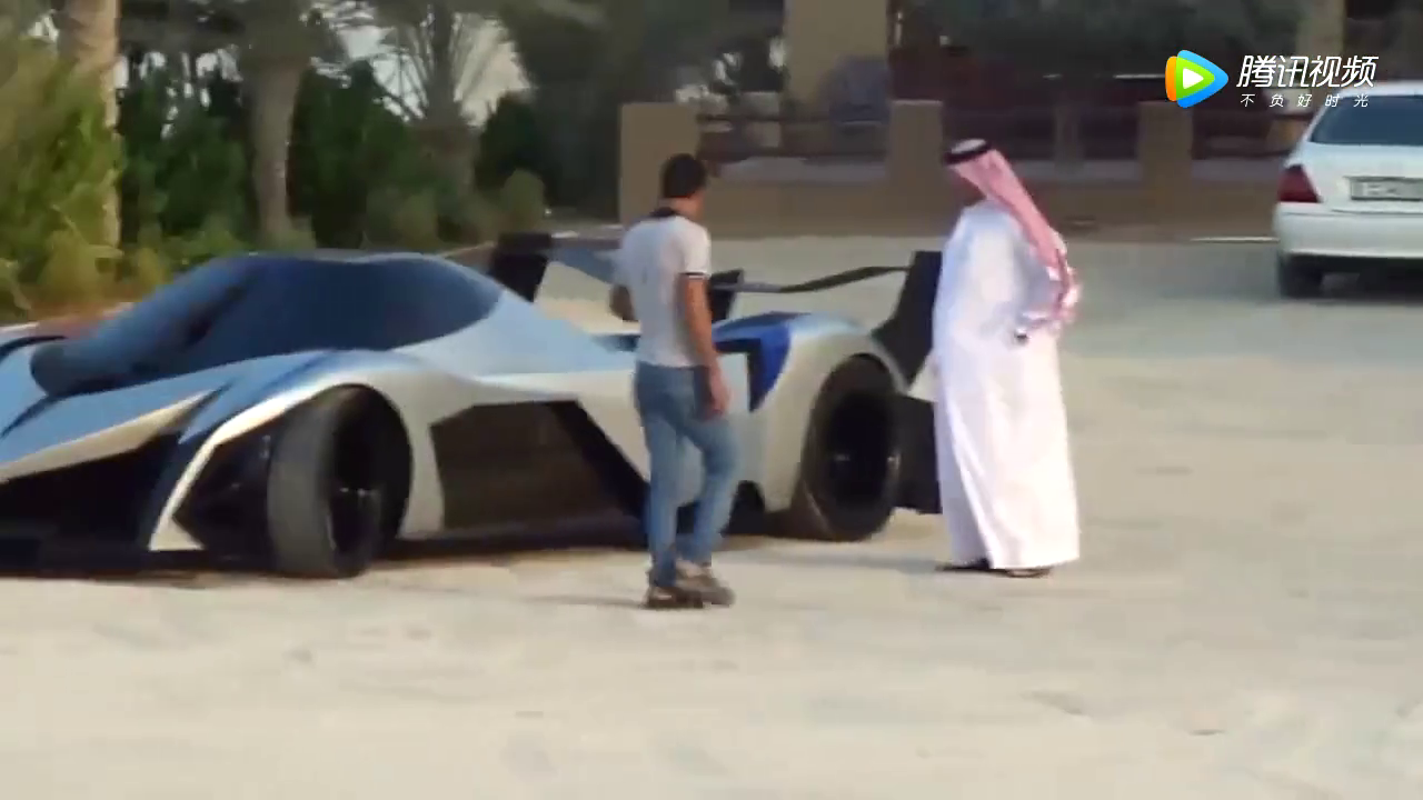迪拜王子花了9000万定制的超级跑车，倒车那一刻才知道什么叫霸气！