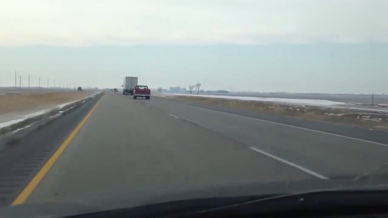 司机一直在评论前车，我还不以为然，最后却把我看傻