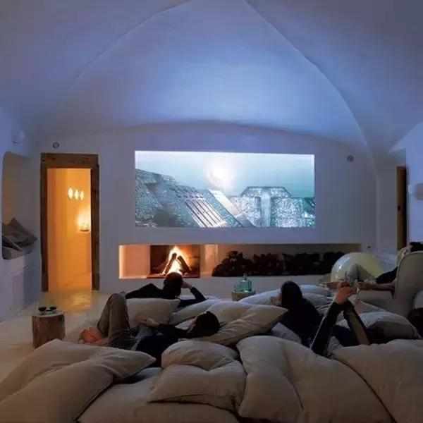 这样一个舒适,可以看电影的客厅你喜欢吗?