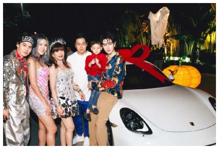 泰国艺人mike为妈妈班办豪华生日趴