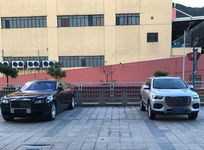 花11万落地哈弗H2, 停在老板的劳斯莱斯旁, 老板却笑而不语