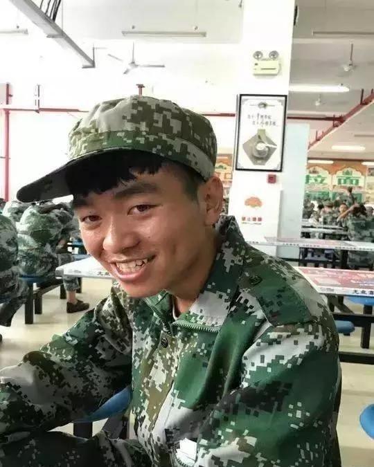 山寨明星脸，几位路人像极了岳云鹏！大学生超像王宝强