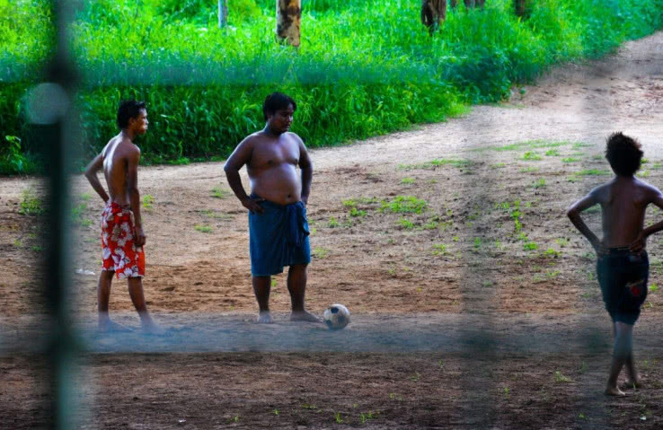 这个小国对韩国日本免签,为何不对中国免签?原