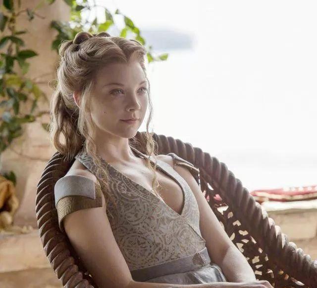 《权力的游戏》小玫瑰长大了,珊莎变美了,网友:龙妈好开心