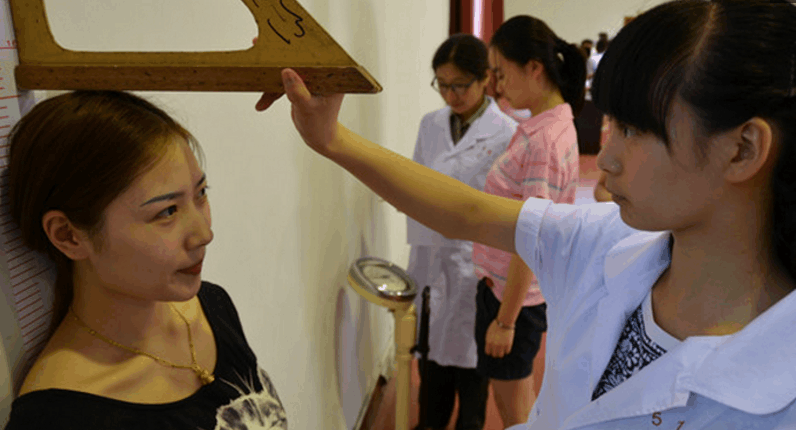 直击女孩想象前的体检,严格的让人生存当兵超乎女生图片