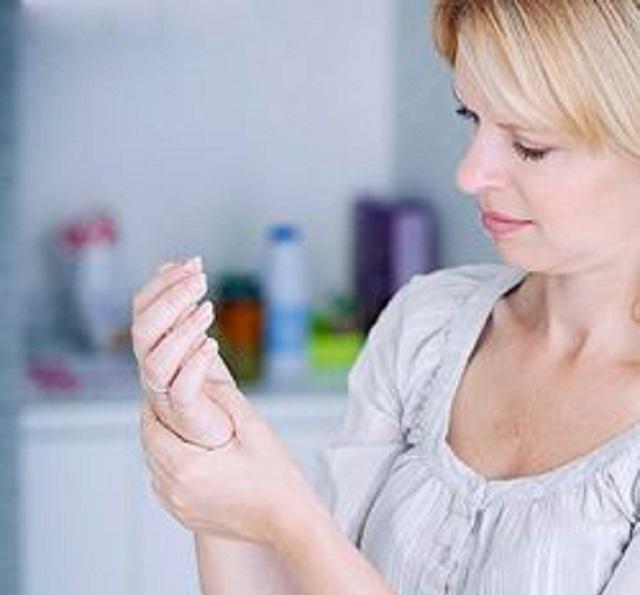 孕晚期感觉手腕疼,很多孕妈误以为是扭到了,其实是这个原因!