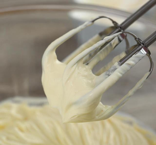 最简单的草莓慕斯蛋糕制作教程,看了傻子都会