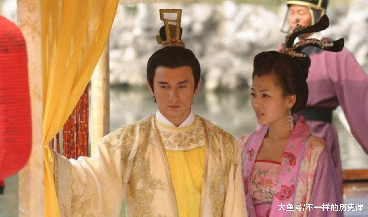 古代春宫图, 竟是画师对着皇帝的一幕画出来的, 与李煜老婆有关