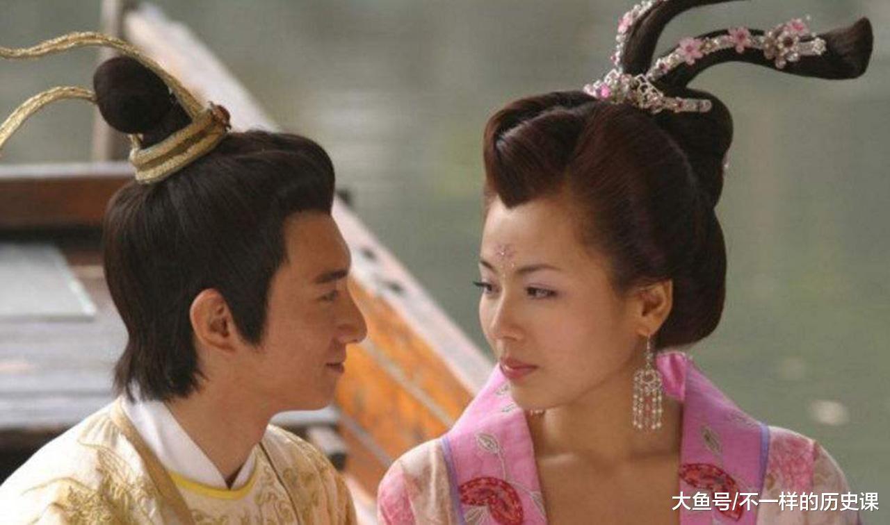 古代春宫图, 竟是画师对着皇帝的一幕画出来的, 与李煜老婆有关