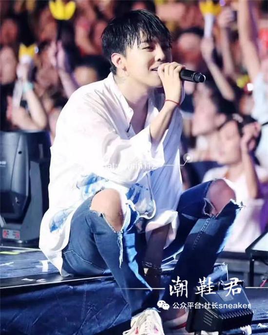 万斯36周年GD权志龙上脚同款万斯白红开箱测